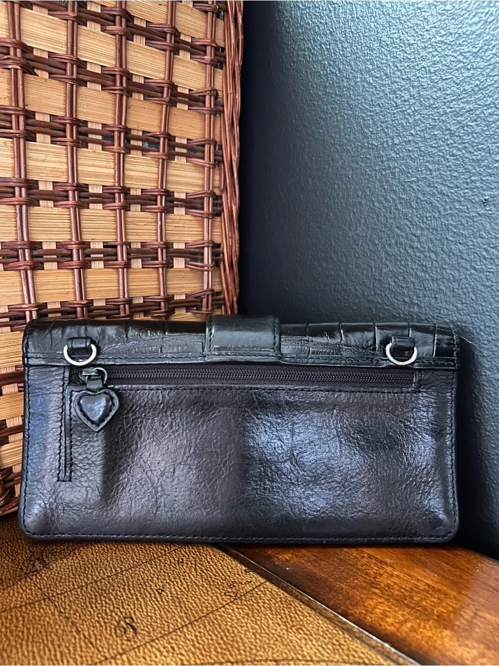 vintage Brighton croc-embossed black leather crossbody wallet - Picture 4 of 16